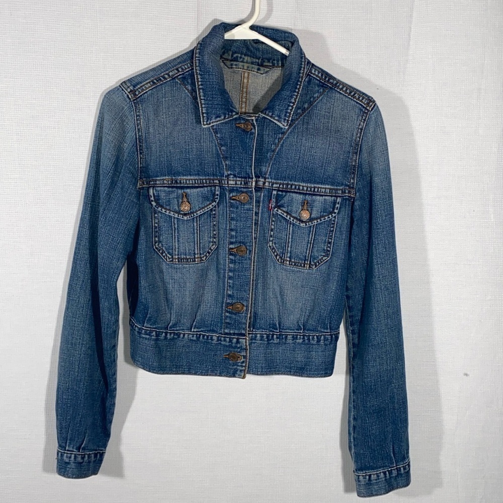 Levi’s cropped trucker jacket women’s M mid wash classic